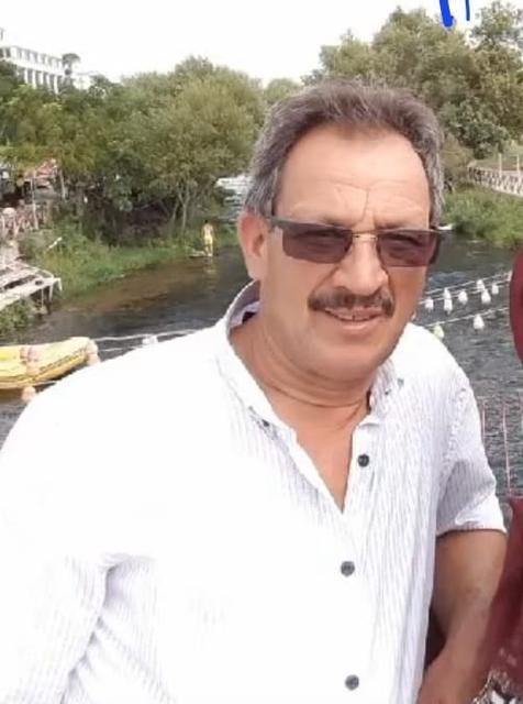 KAMYONDAN KAYAN TOMRUKLARIN ALTINDA KALAN 1 KİŞİ HAYATINI KAYBETTİ