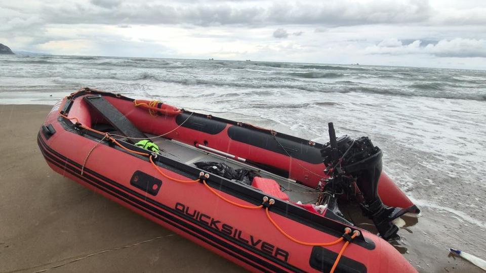 Bot alabora oldu: 2 kişi kurtarıldı