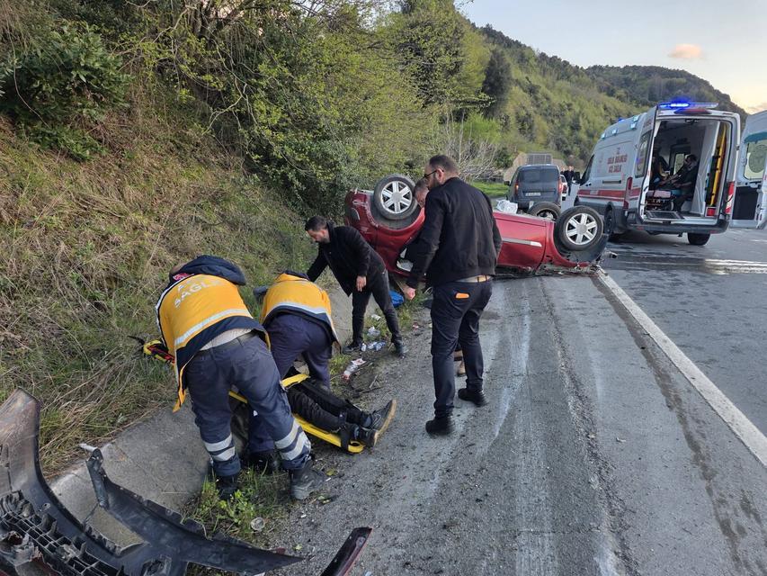 ORMAN BÖLGE MÜDÜRLÜĞÜ GÖREVLİLERİNİ TAŞIYAN ARAÇ TAKLA ATTI: 3 YARALI