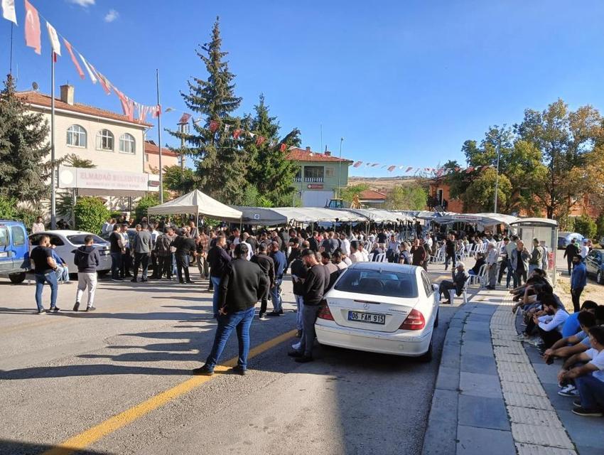 Kırılan yük asansöründen düşerek hayatını kaybeden inşaat işçisi son yolculuğuna uğurlandı