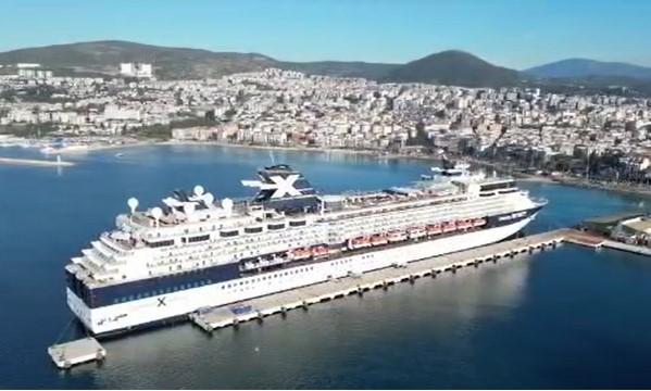 KRUVAZİYER GEMİ ARIZA YAPINCA KUŞADASI'NDAN AYRILAMADI
