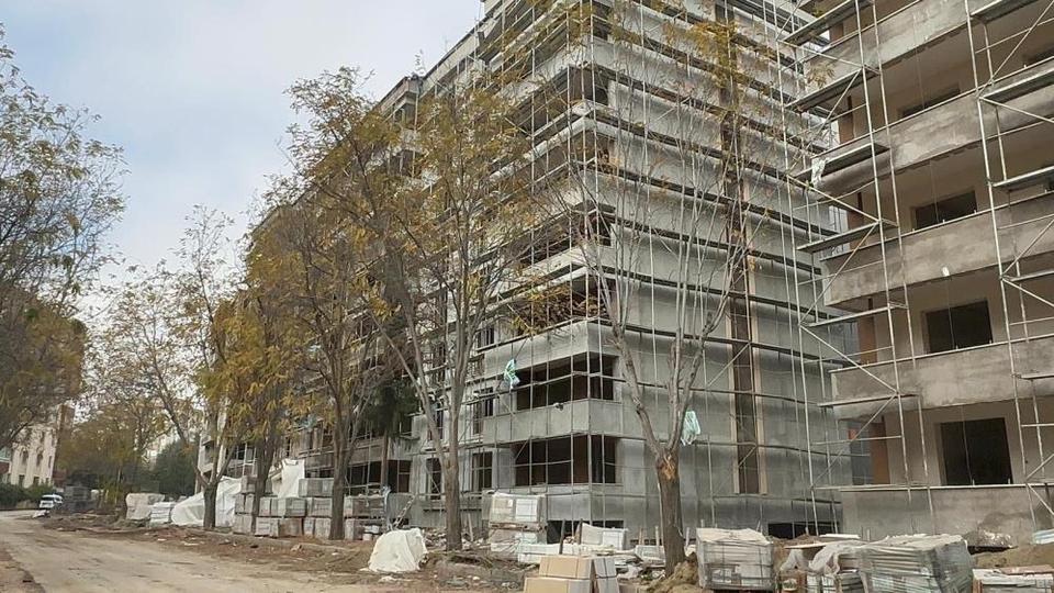 İnşaattan düşen işçi ağır yaralandı