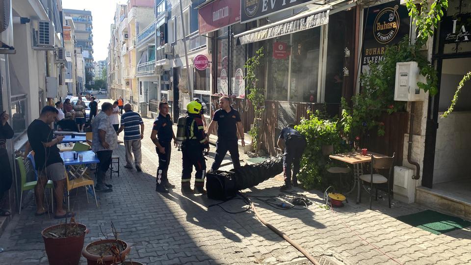 İŞ YERİNİN MUTFAĞINDAKİ YANGIN PANİKLETTİ