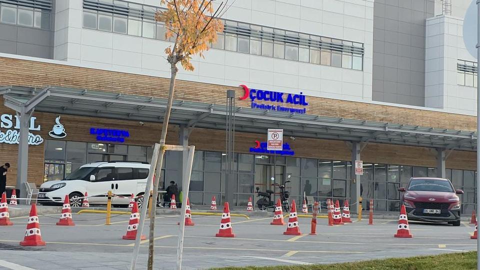 Yeni doğan bebeğini havalandırma boşluğuna attı