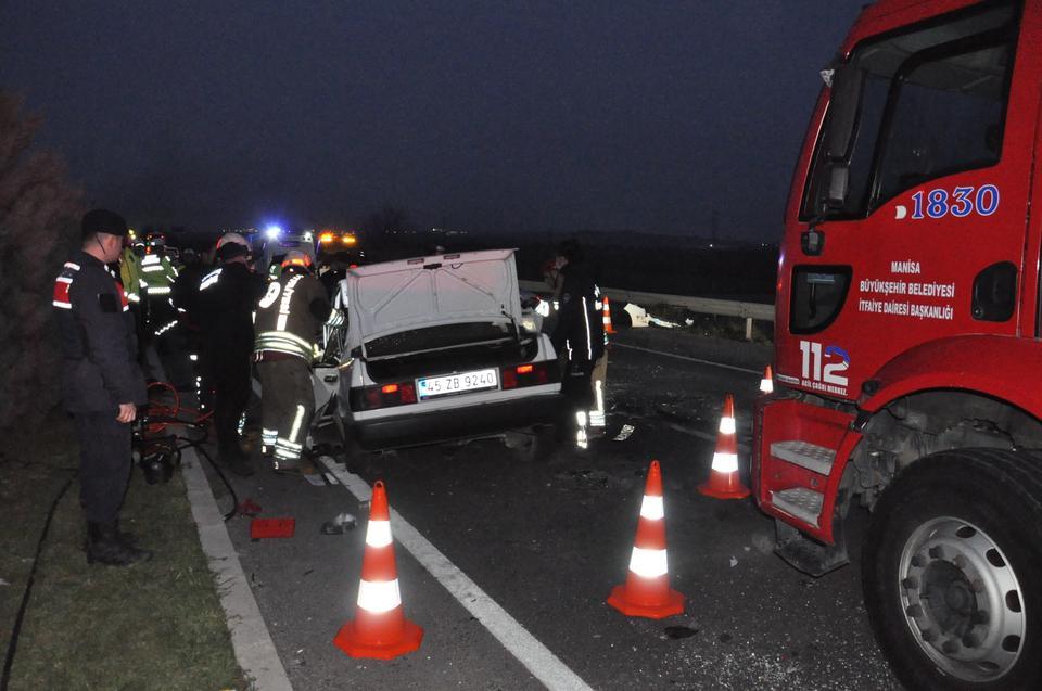 MANİSA'DA FECİ KAZA: 2 ÖLÜ, 5 YARALI