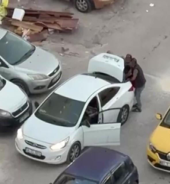 Film gibi adam kaçırma olayı: Otomobilin bagajına zorla bindirdiler