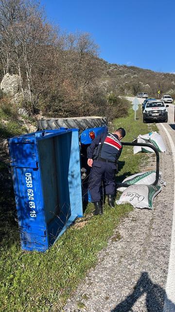 Traktör devrildi: 1 ölü