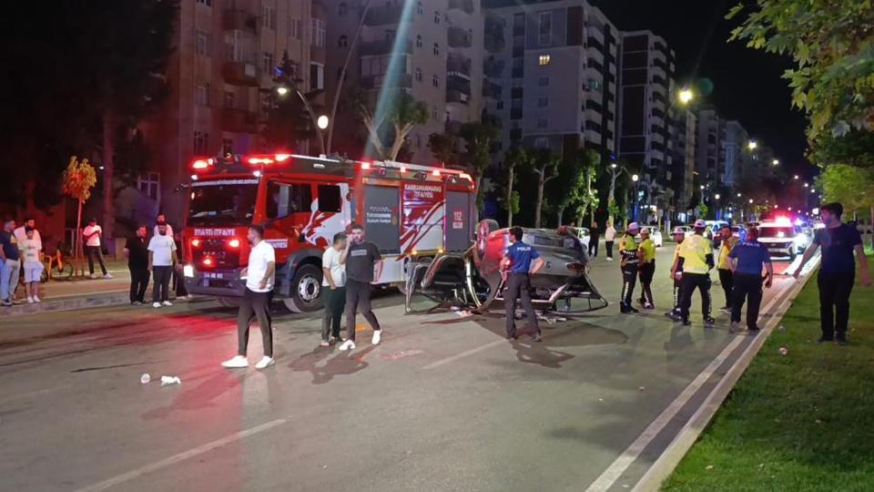 Trafikte yarış faciayla bitti: 5 kişi yaralandı