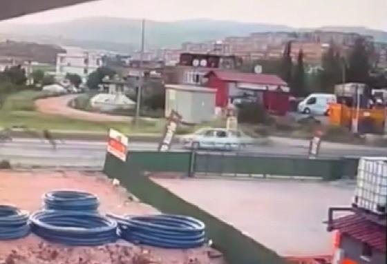 Motosiklet savruldu, sürücü ağır yaralandı