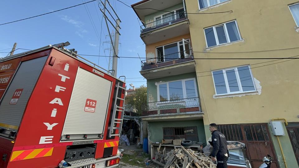 ISINMAK İÇİN ÇALIŞTIRDIKLARI ELEKTRİKLİ SOBA, EVİ YAKTI