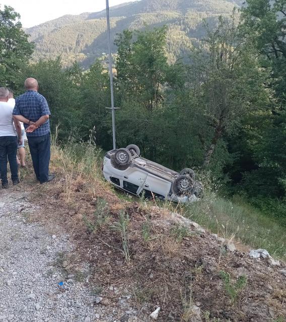 Otomobil tarlaya yuvarlandı: 3 yaralı