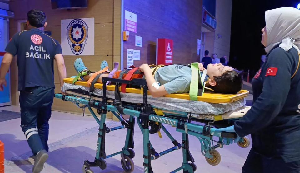 Annesinin elini bıraktı gözünü hastanede açtı