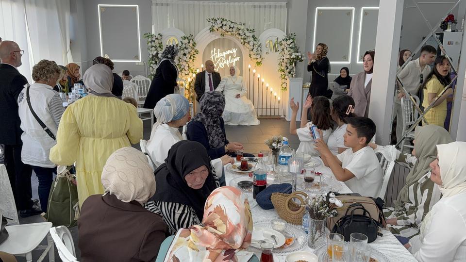 52 YIL SONRA HAYALLERİNE KAVUŞTULAR: KAÇARAK EVLENEN ÇİFT DÜĞÜN YAPTI