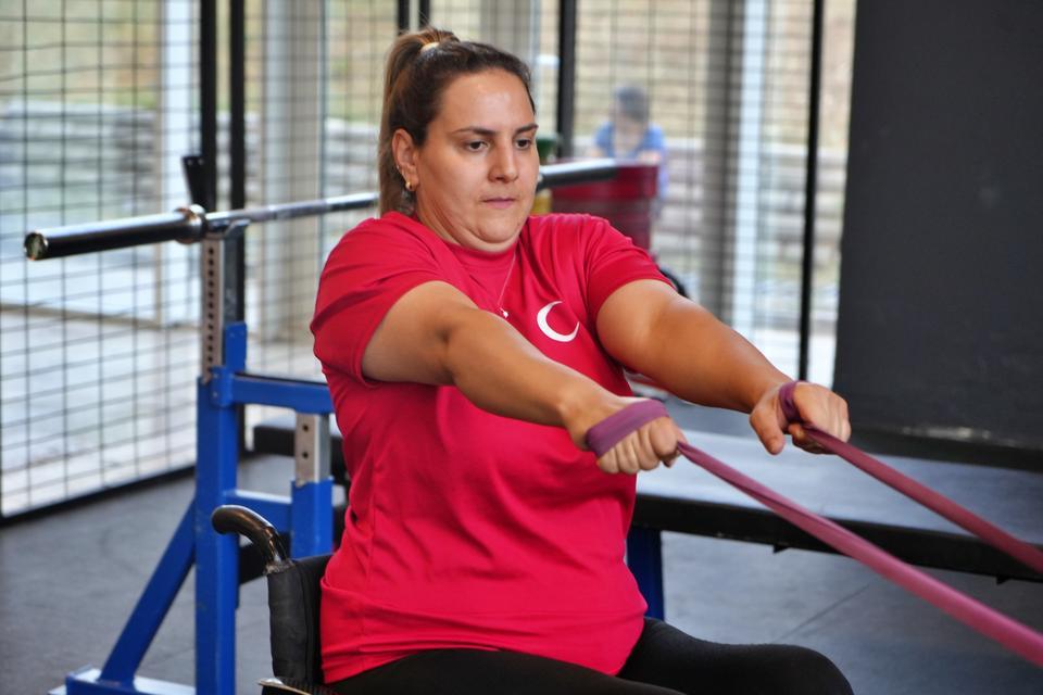 ENGEL TANIMAYAN ÇİFT 2028 OLİMPİYATLARINDA TÜRK BAYRAĞINI DALGALANDIRMAK İSTİYOR YOLDAN ÇEVİREN HOCASI, DÜNYA REKORUNA ULAŞTIRDI SPOR SALONUNDA BAŞLAYAN HİKAYEDE ŞİMDİ HEDEFLERİ OLİMPİYATTA TÜRK BAYRAĞINI DALGALANDIRMAK SALON ARKADAŞLIĞI, HAYAT ARKADAŞLIĞINA DÖNÜŞTÜ