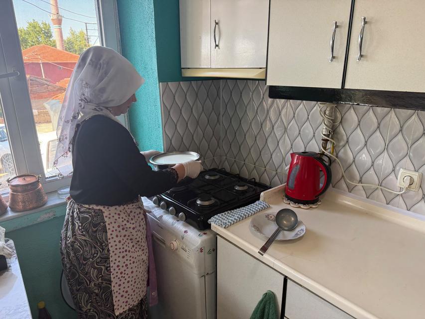 CUMHURBAŞKANI VE NATO LİDERLERİNİN TERCİHİ DOĞAL MANDA YOĞURDUNA YOĞUN İLGİ ŞİFA KAYNAĞI OLARAK BİLİNEN MANDA YOĞURDU, KANSER HASTALARI VE YAŞLILARDAN TALEP GÖRÜYOR ÜRETİCİ EMEL KALE: "NATO TOPLANTISINDA LİDERLER YOĞURDUMUZU TATMIŞLAR, BEĞENMİŞLER"