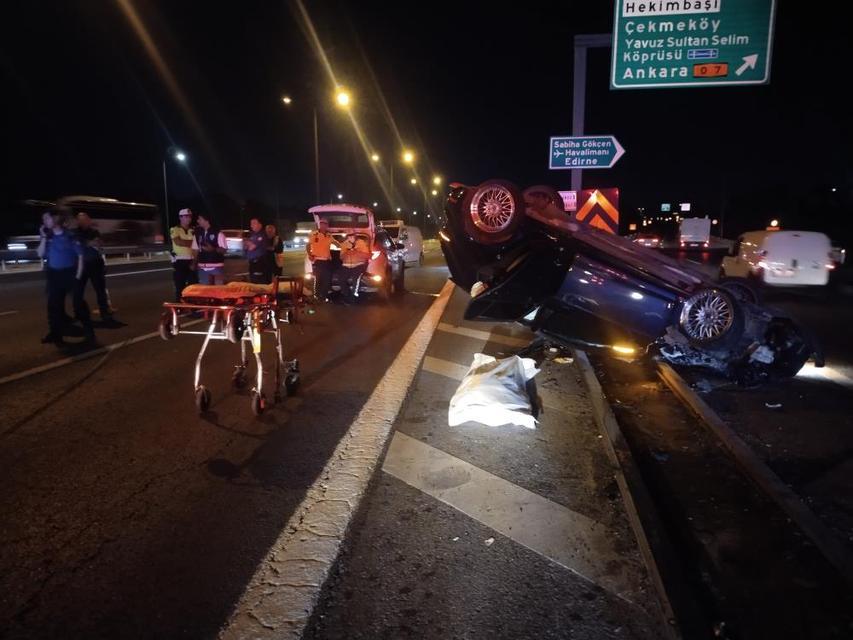 Otomobil takla atıp bariyere saplandı: 1 ölü, 2 yaralı