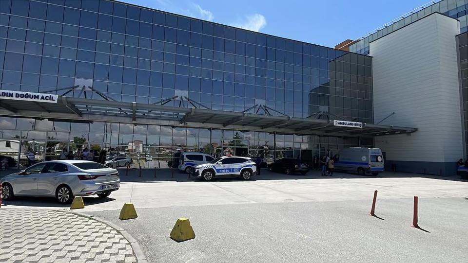 Boşanma aşamasındaki eşini vurdu, kaçarken canına kıydı