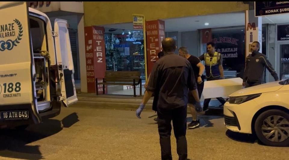 2 çocuk annesi kadın evde göğsünden vurulmuş halde bulundu