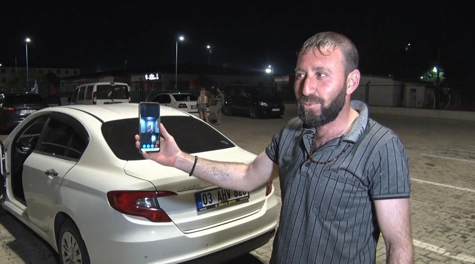 İNFAZ DÜZENLEMESİ YÜRÜRLÜĞE GİRDİ, CEZAEVİ ÖNÜNDE HALAY ÇEKİP YAKINLARINI BEKLEDİLER UMUTLU BEKLEYİŞ SABAHA KALDI