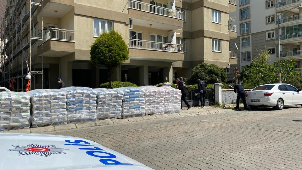 APARTMANIN DIŞ CEPHE İŞİNİ PAYLAŞAMADILAR: 1 YARALI
