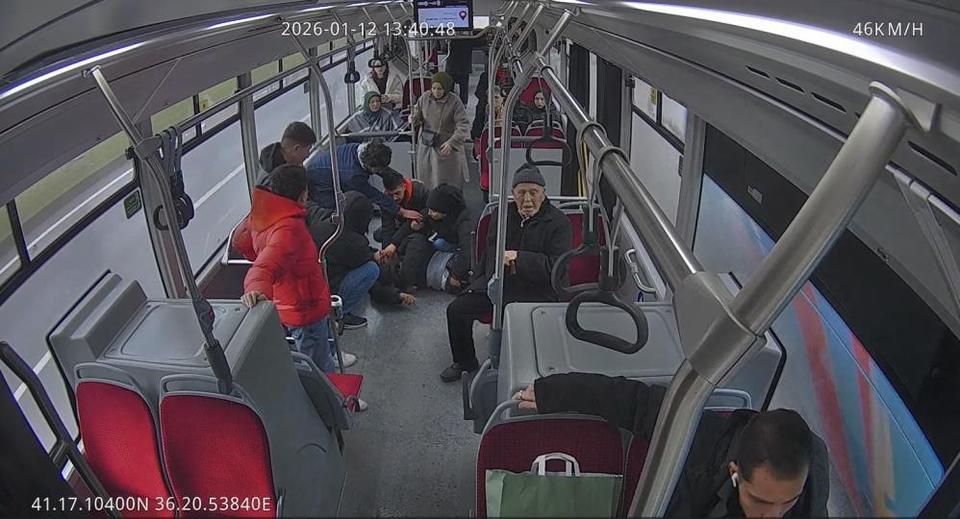 Otobüste kalp krizi geçirdi
