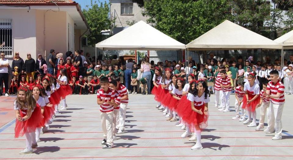 Köşk Adnan Menderes İlkokulu Geleneksel Yıl Sonu Şenliği düzenledi