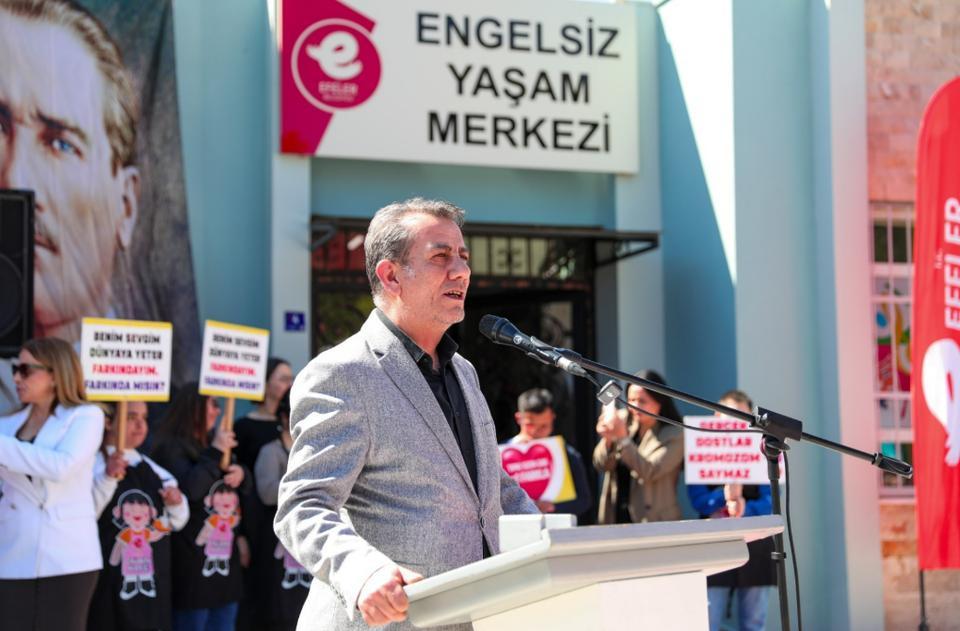 Başkan Yetişkin Efeler'de hizmet rüzgarı estiriyor