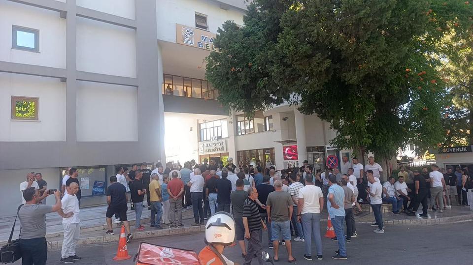 MANAVGAT BELEDİYESİ'NE 'RÜŞVET VE YOLSUZLUK' OPERASYONU MANAVGAT BELEDİYE BAŞKANI CHP'Lİ NİYAZİ NEFİ KARA'NIN DA ARALARINDA BULUNDUĞU ÇOK SAYIDA KİŞİ HAKKINDA GÖZALTI KARARI VERİLDİ