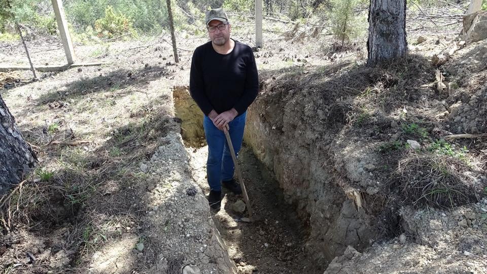 DOKUZ KEZ ÖLÜMDEN DÖNDÜ, MEZARINI KAZMAYA BAŞLADI "DOKUZ CANIMI TÜKETTİM" DİYEREK KENDİ MEZARINI KAZIYOR