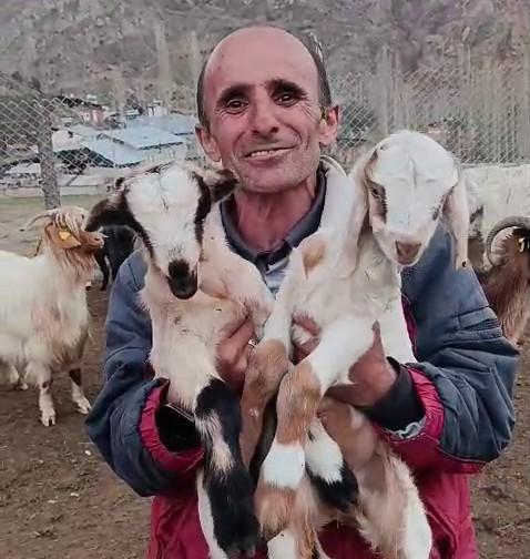 Fenomen çobanın oğlak sevgisi yürekleri ısıttı