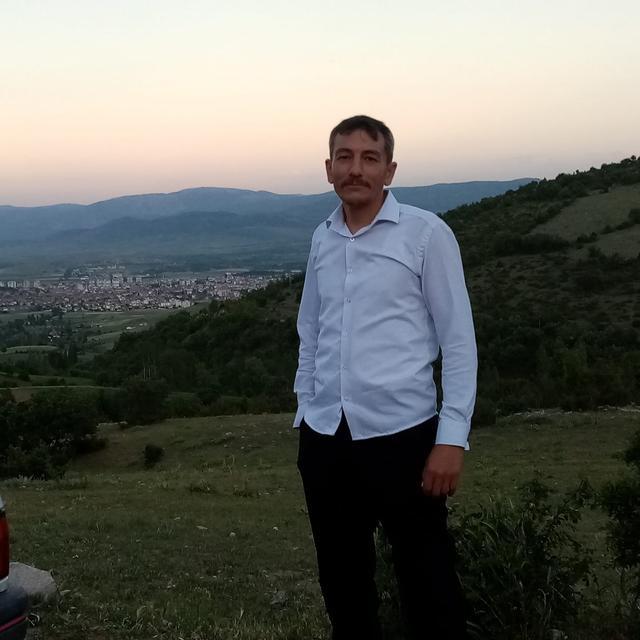 ARKADAŞINI BALTA İLE ÖLDÜRDÜ, EVİN ÖNÜNE ÇIKIP 'ADAM ÖLDÜRDÜM' DİYE BAĞIRDI