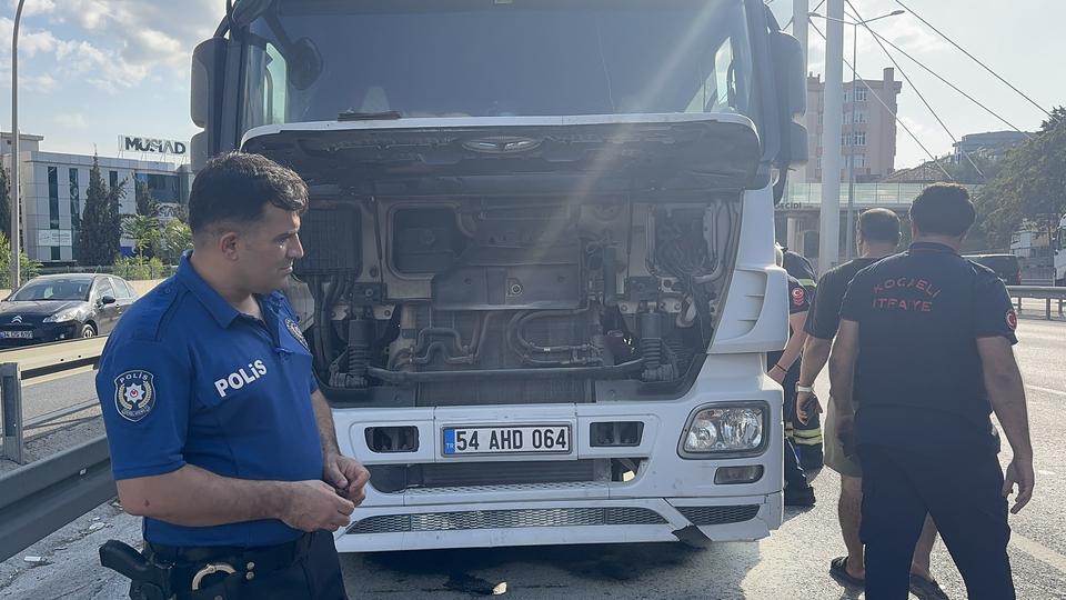 Seyir halindeki tırda yangın korkusu