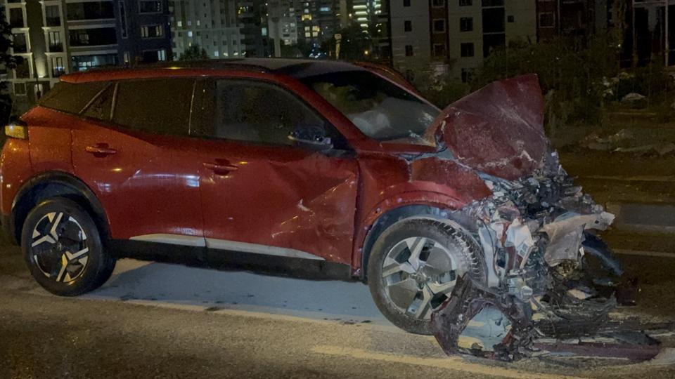 İki otomobil çarpıştı: 2 ölü, 2 yaralı