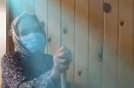 Yaşlı kadın, kendisiyle yatmak istemeyen kocasını dövdü