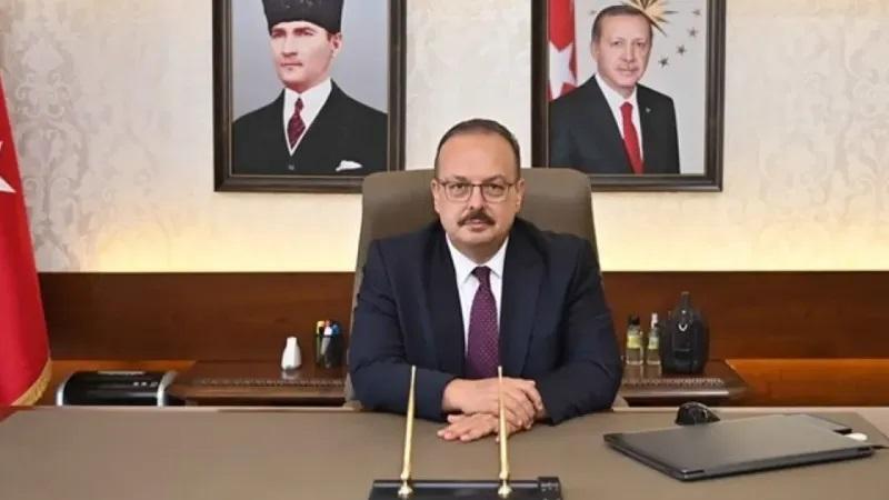 “Öğretmen, toplumun vicdanını inşa eden gönül işçisidir”