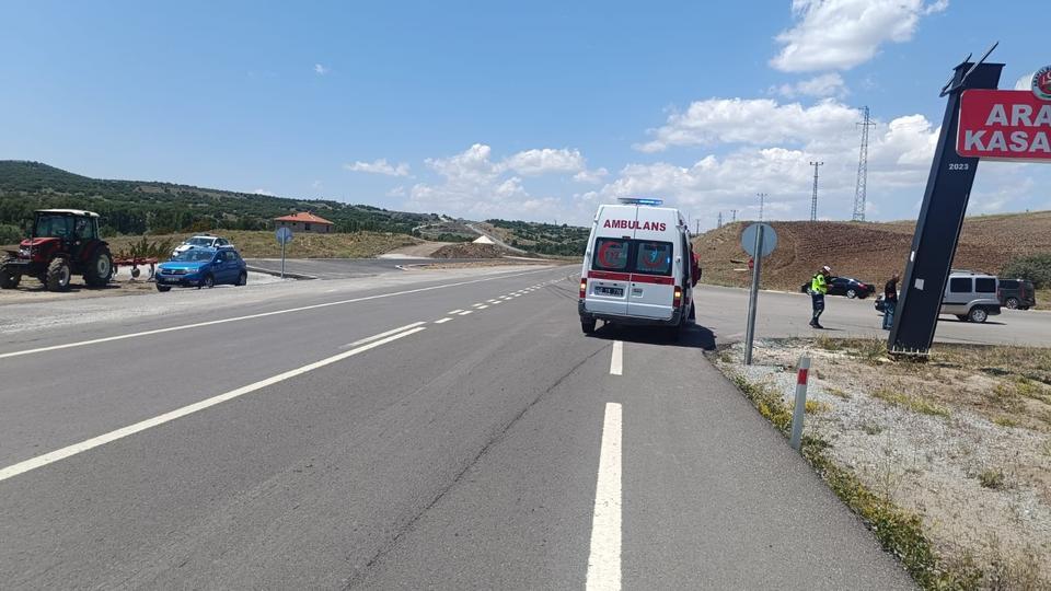 3 GÜN ÖNCE YETKİLİLERE SESLENMİŞLERDİ AYNI YERDE YİNE KAZA OLDU 6 KİŞİ YARALANDI