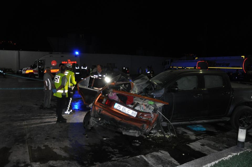 Manisa'da feci kaza: 5 ölü, 6 yaralı