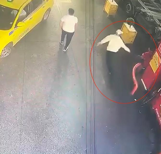 Akaryakıt istasyonunda pompacıya silahlı saldırı