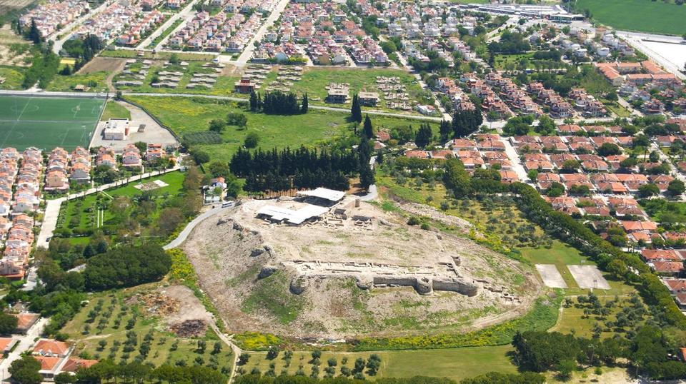 Kadı Kalesi’nde kilise ve mezarlar gün yüzüne çıktı