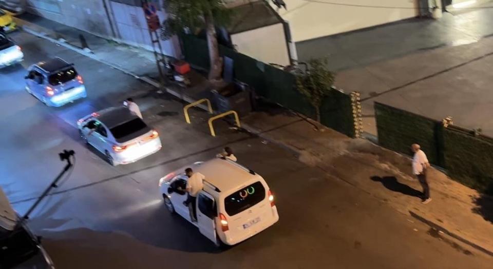 Asker konvoyu trafiği felç etti, o anlar kamerada