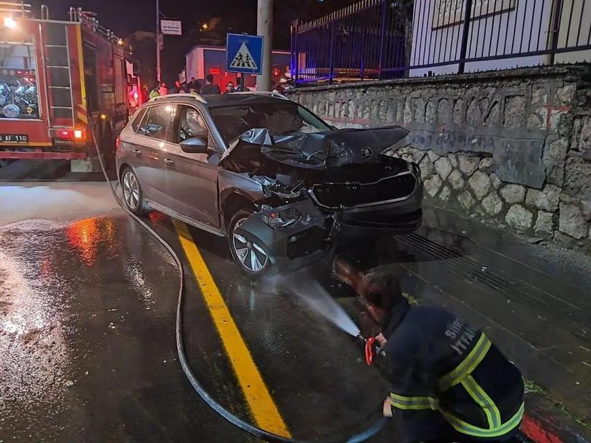 Otomobil ile kepçe kafa kafaya çarpıştı: 5 yaralı