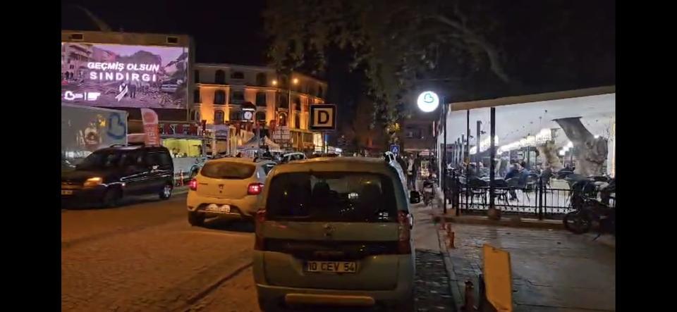 Sındırgı'da deprem paniği