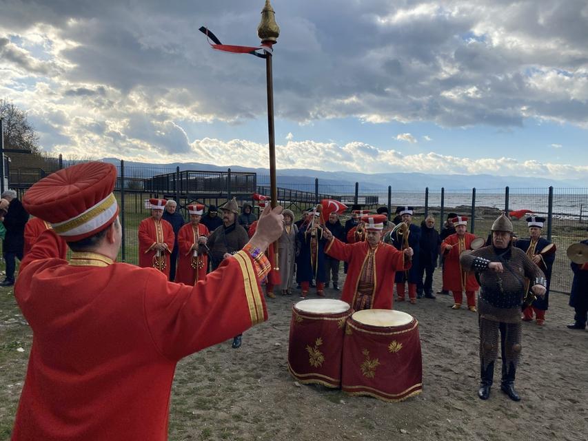 PATRİKHANE'YE MEHTERLİ CEVAP