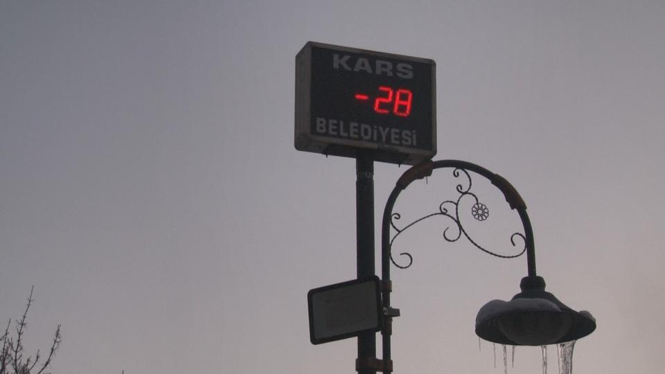 Termometreler eksi 28’i gösterdi