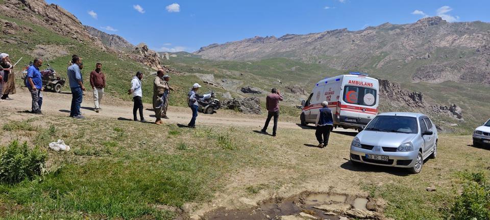 ŞIRNAK'TA YAYLADA KALANLARIN ÇADIRLARINI FIRTINA VURDU: 3 YARALI
