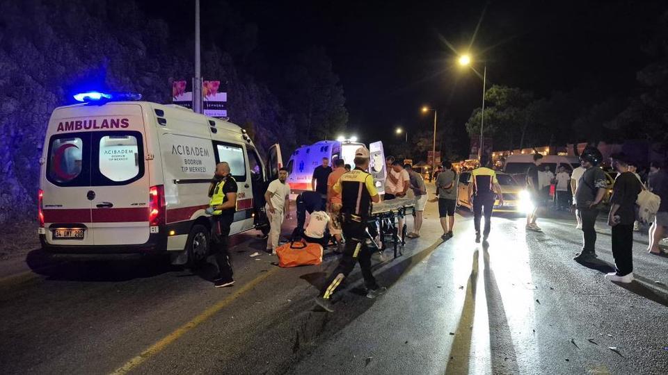 Taksi ile motosiklet çarpıştı: 1 ölü, 1 ağır yaralı
