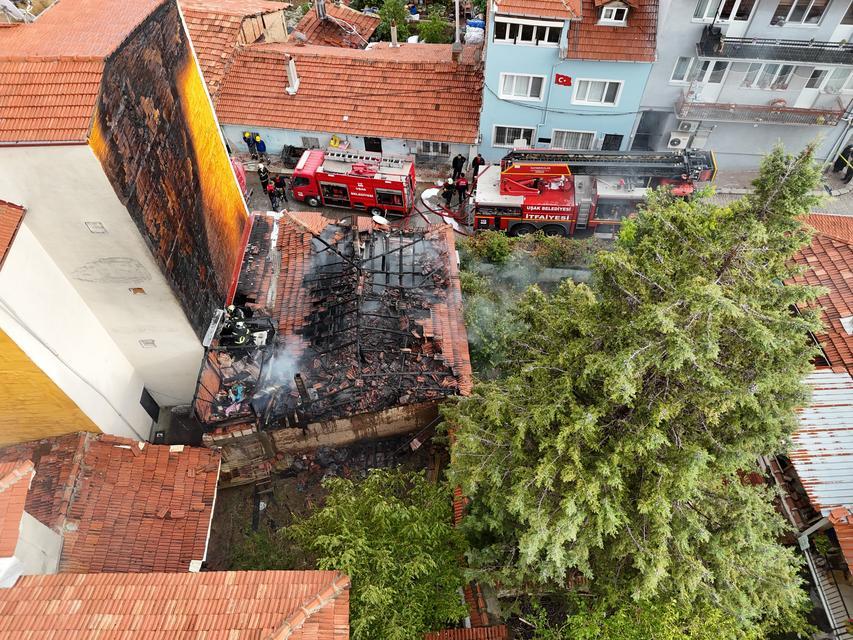 Annesinin evini kundakladığı iddia edilen genç kız kayıplara karıştı