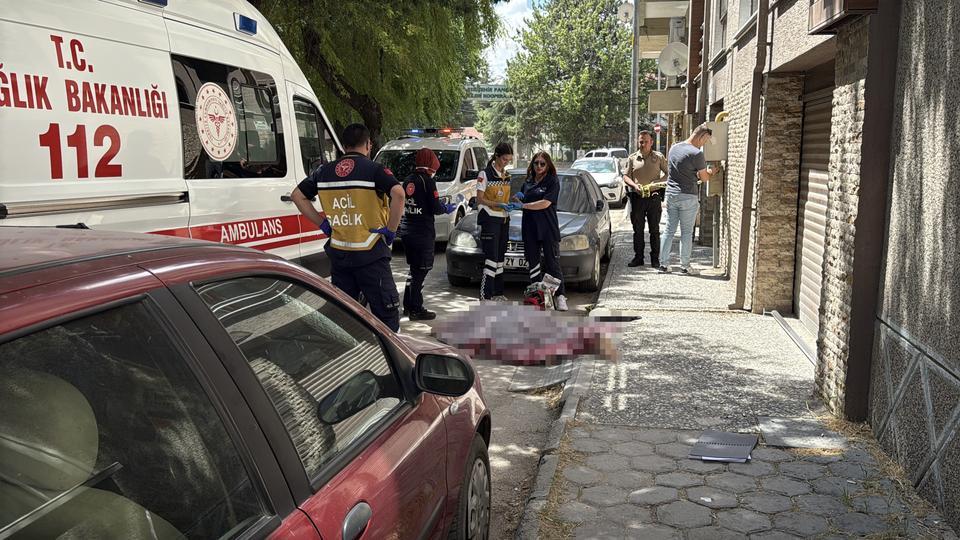 3'üncü kattan düşen kadın hayatını kaybetti