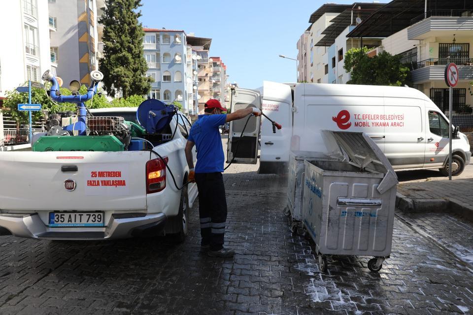 Efeler’de bayram temizliği