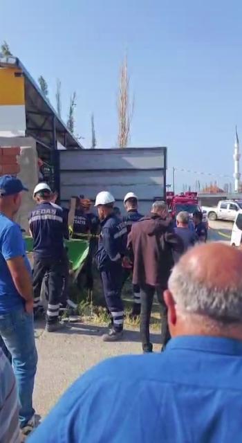 FOSEPTİK ÇUKURUNDA TELEF OLAN HAYVANLARINI KURTARMAK İSTERKEN HAYATINI KAYBETTİ